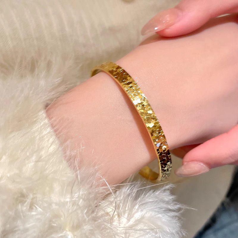 Gold-plated Brass Vintage Bracelet with High-end, Flashy, Crushed Ice Design and Sand Gold Finish Alloy