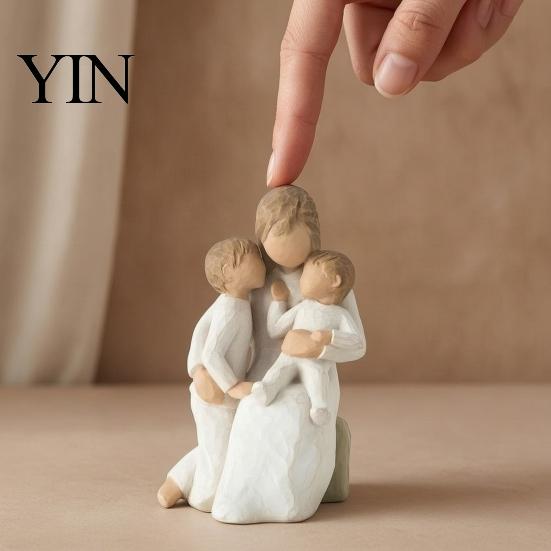 Nordic Style Bedroom Decor Mother Holding Baby Figurine, Resin Family Love Statue for Desk, And Child Heartwarming Home Ornament, Gift New Mom Shower