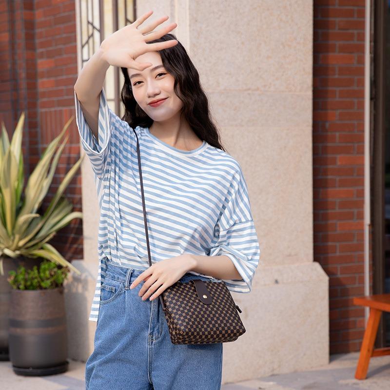 Retro polka dot printed buckle shoulder crossbody bucket bag new versatile fashion large capacity women's bag