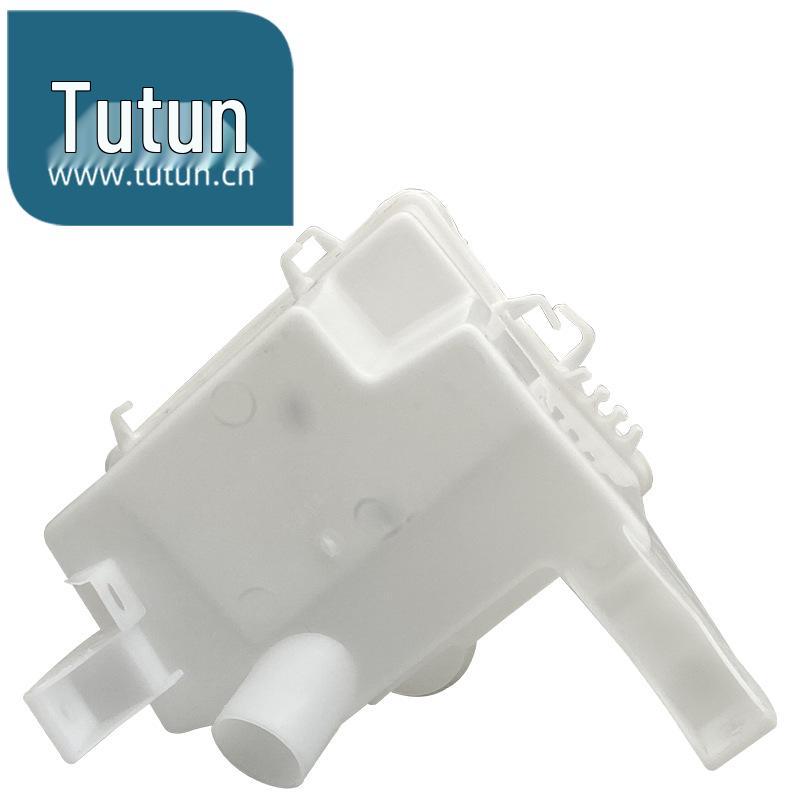 Nissan X-Trail 2014-2016 Windshield Washer Reservoir Bottle