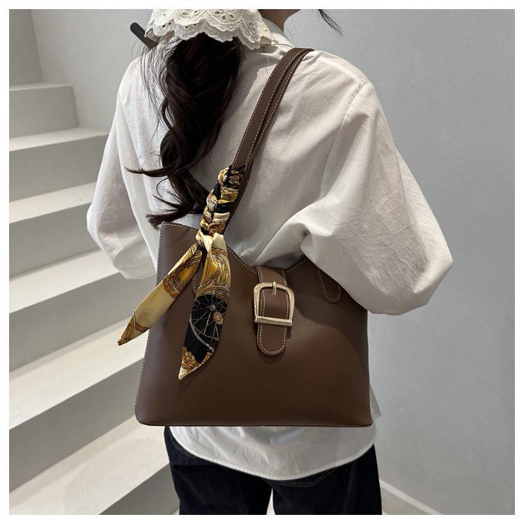 Large Capacity Minimalist Shoulder Tote Bag for Women - 2025 Autumn Collection