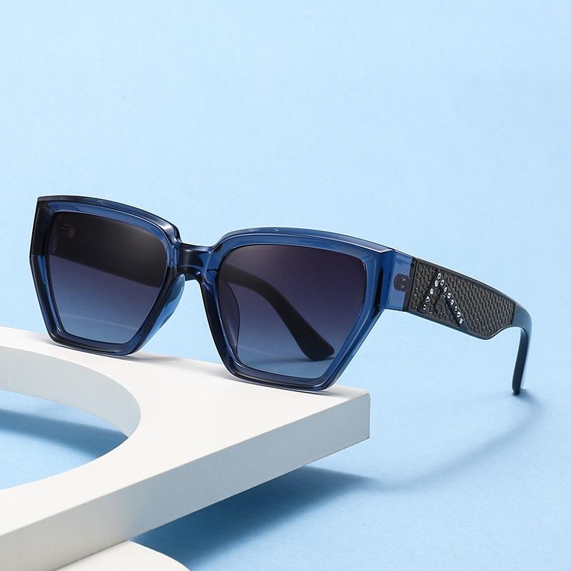 Modern Classic Unisex Sunglasses Luxury Square Crystal UV400 Protection Vintage Designer Eyewear for Men Women