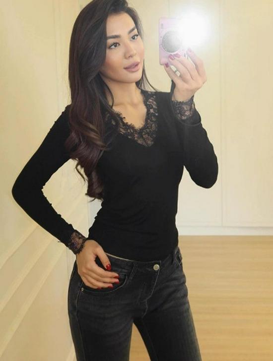 Pure Desire V-neck Lace Trim Long-sleeve Slimming Top for Women - Spring/Autumn Trendy Style