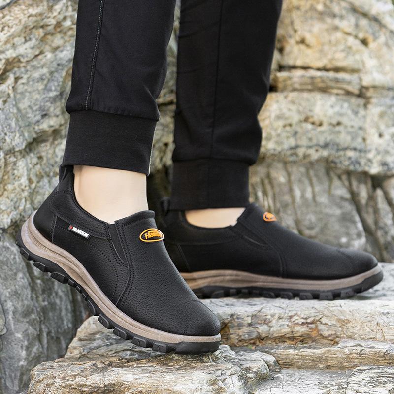 

2025 new men s shoes outdoor non-slip wear-resistant sports shoes one-pedal labor insurance shoes men s versatile casual trendy shoes 39