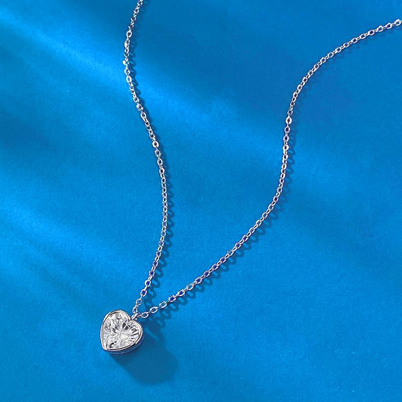 Lulu Tong S925 Silver Heart-Shaped Simulated Diamond Pendant for Women