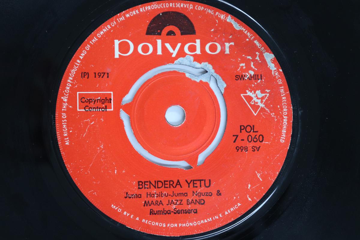 

7inch Record JUMA HABIBU, JUMA NGUZO, MARA JAZZ - Bendera Yetu / Mapenzi Ya Pesa POL7060 POLYDOR 1971 Kenya World Music Used