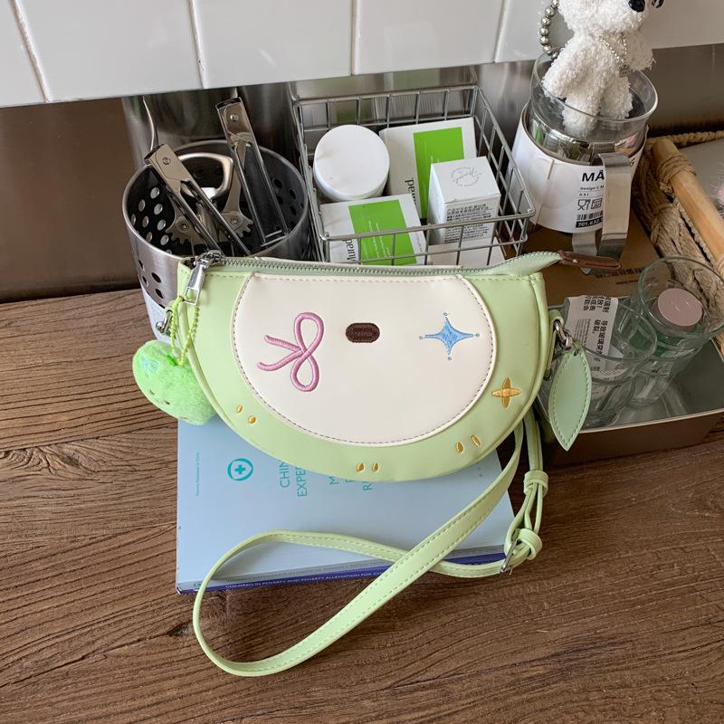 Cute cartoon messenger bag girl going out shoulder bag new travel light going out saddle bag mobile phone bag