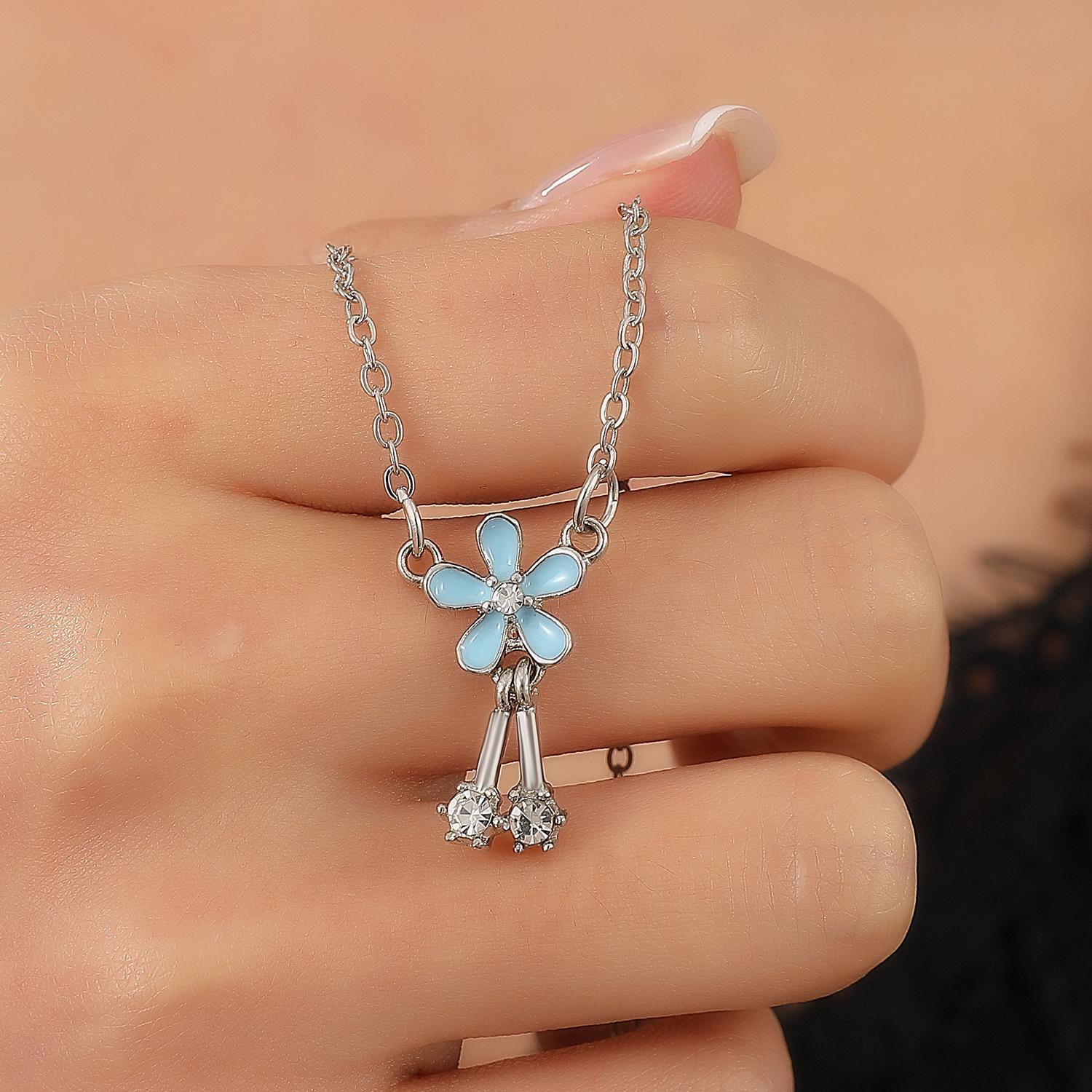 

European-American Summer Floral Necklace: Luxury Clavicle Chain for Women белый