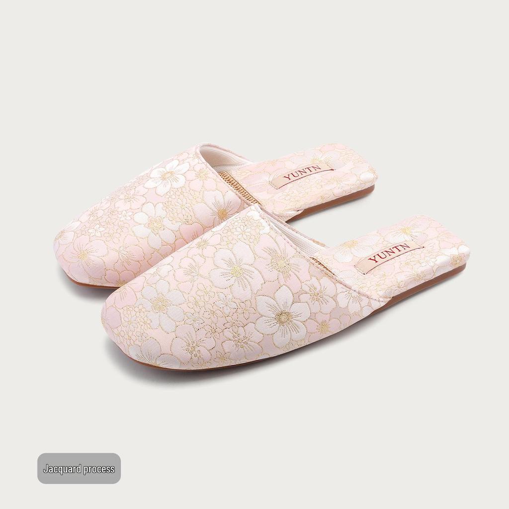 Autumn Elegant Chinese Embroidered Linen Clog Slippers for Women – Non-Slip, Lightweight, with Beef Tendon Sole