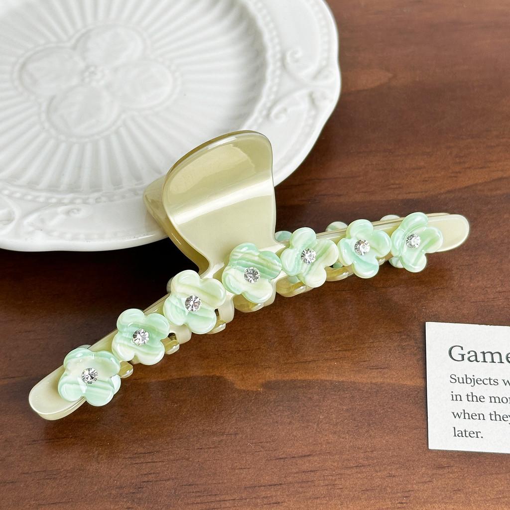 Luxurious Oversized Hair Claw Clip With Stunning Floral Accents For Stylish Women