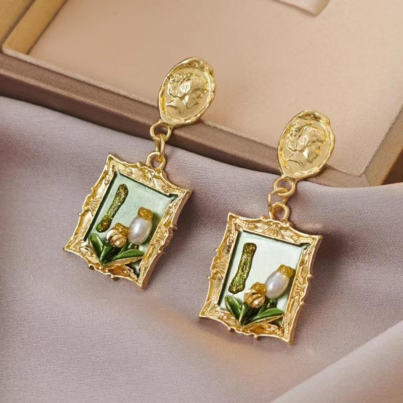 

Luxurious And Sophisticated Earrings, Trendy Stud Earrings With A Retro Feel. One Size зелений