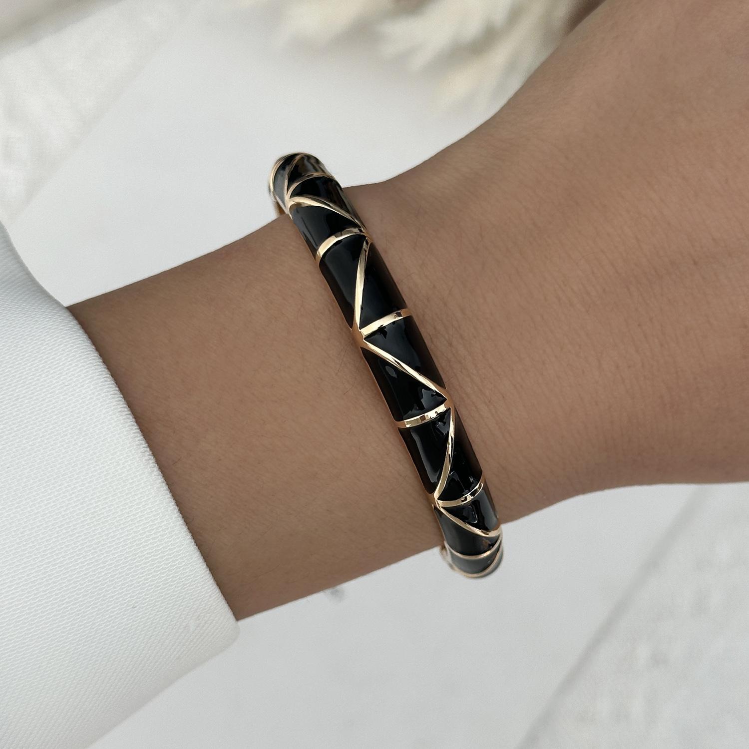 

Luxury Black Enamel Gold Color Cuff Bangles for Women Vintage Chunky Geometric Statement Bracelet Set 2026 Trendy Jewelry Gift
