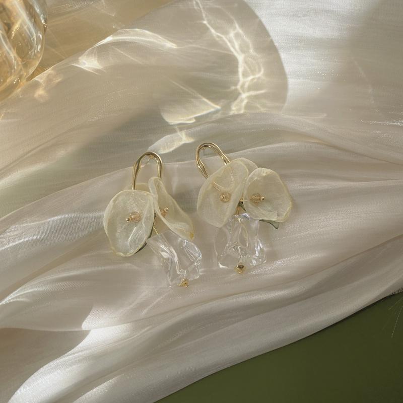 

Женские сказочные белые кружевные серьги-подвески с цветочным принтом, серьги-капли с прозрачными кристаллами и цветами, серьги-кольца для девочек