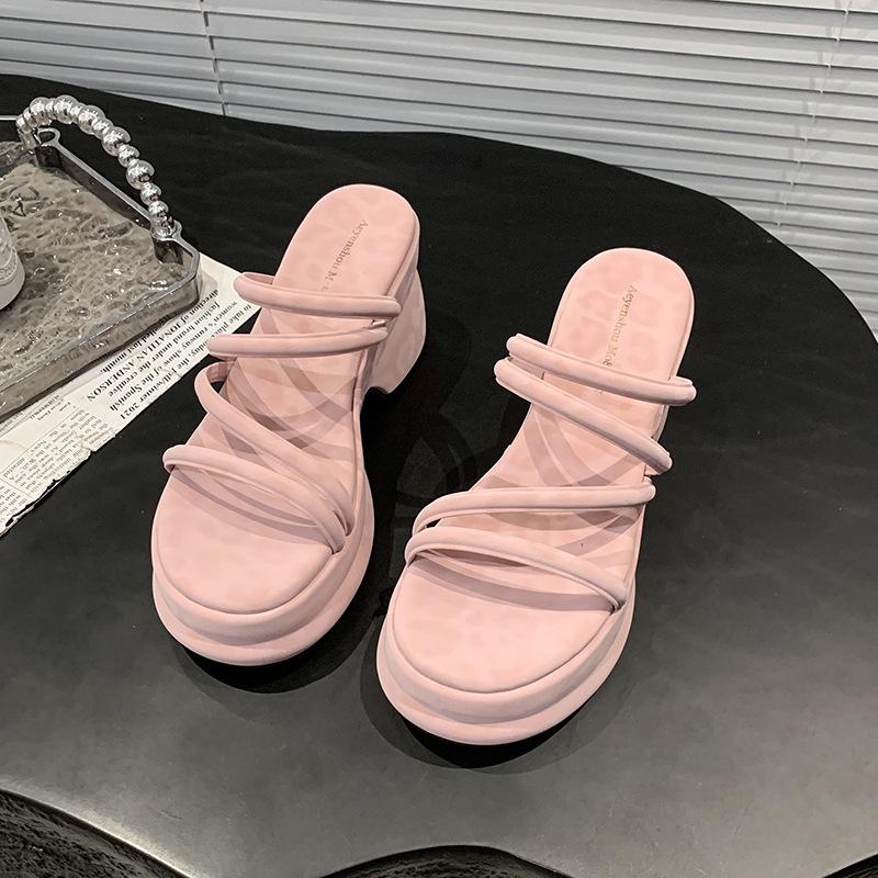 

Крутые тапочки для улицы женские летние пляжные римские сандалии на платформе-маффин на высоком каблуке 2025 новинка с юбкой тапочки на перемычке 39