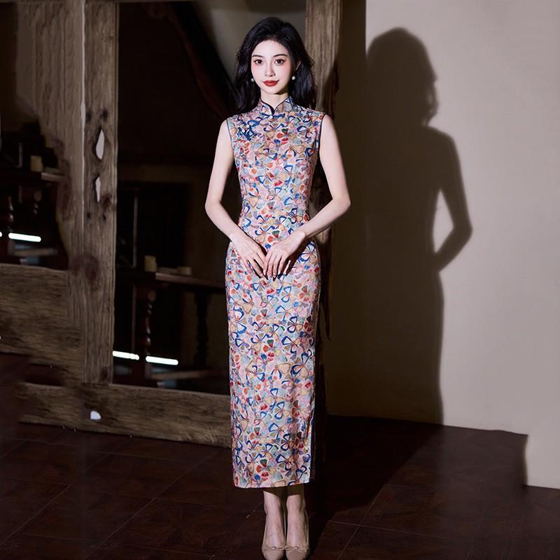 Elegant Sleeveless Chinese-Inspired Long Cheongsam Dress Women Velvet Fabric High Slit Slim Fit Retro Style Daily Wear Small