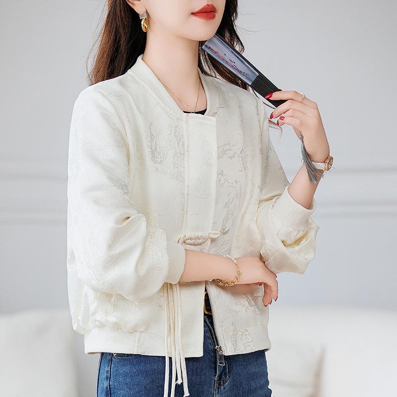 

Женская куртка-бомбер на весну/осень 2024 года, маленького размера, белая жаккардовая, на пуговицах-лягушках, с дизайном в китайском стиле, омолаживающая M (up to 115 jin) слоновая кость