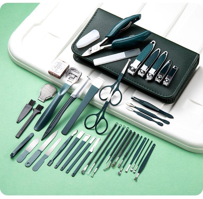 

A Deluxe Professional Multifunctional Stainless Steel Nail Care Set, Including Nail Clippers, Cuticle Pushers, Trimmers, Ear Spoons, And Nail Files
