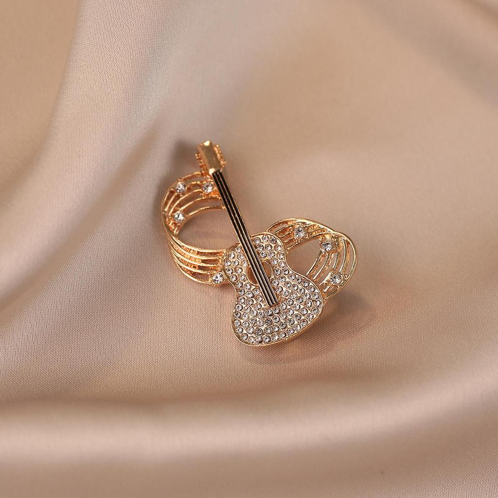 Elegant Butterfly Brooch: Luxurious Suit Accessory & Stylish Corsage for Women