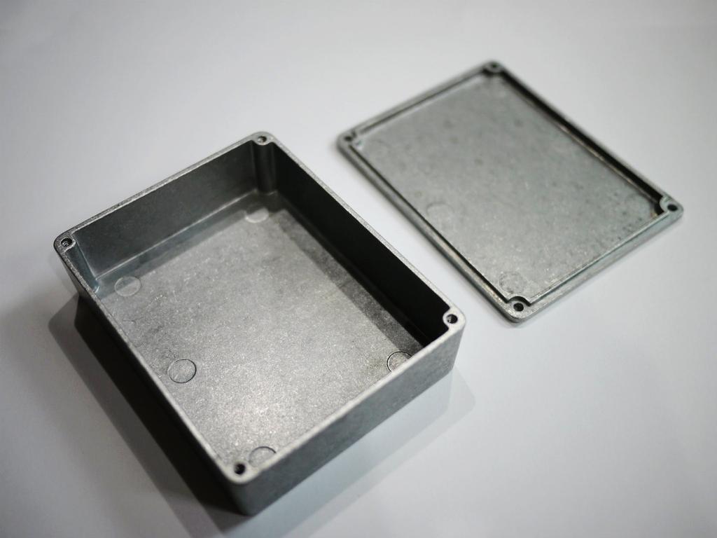 Două carcase din aluminiu turnat sub presiune nevopsite pentru pedale de efecte DIY, tip HAMMOND 1590BB (VGS-AEC90BB-NCx2p)