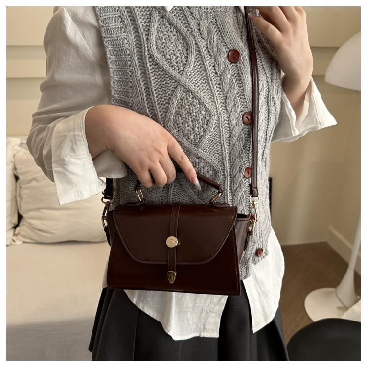 2025 Retro Women's Handbag: Japanese-Korean Style Fashionable Versatile Shoulder & Crossbody Bag