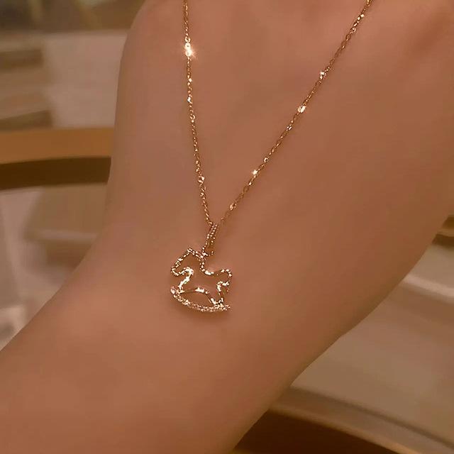 New Arrival Trendy Stylish Trend Unique Fine Temperature Color Changing Butterfly Necklaces Women Jewelry Gathering Gathering Present GiftFashion