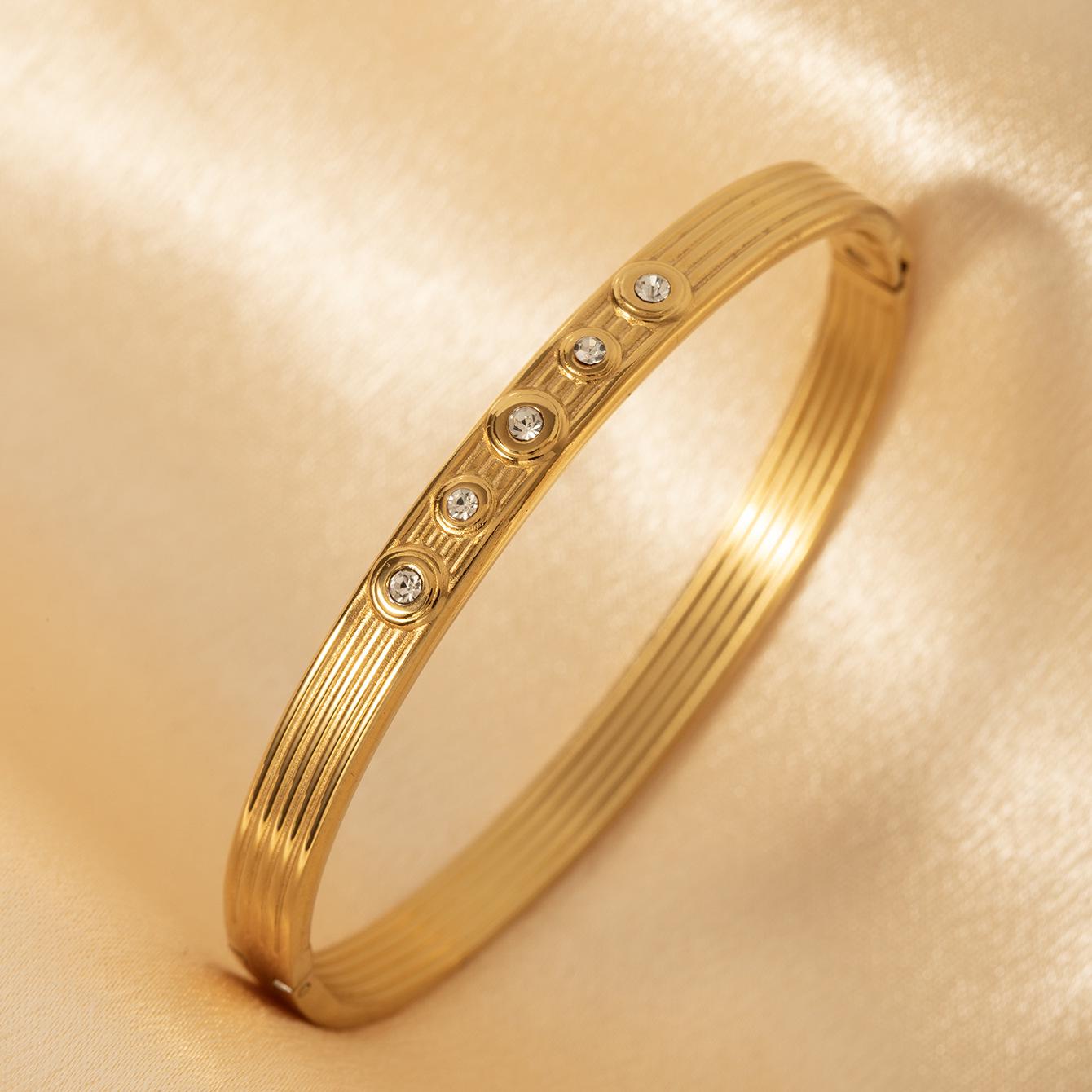 

Luxury High-End Adjustable Zircon-Inlaid Stainless Steel Open Bracelet 18K