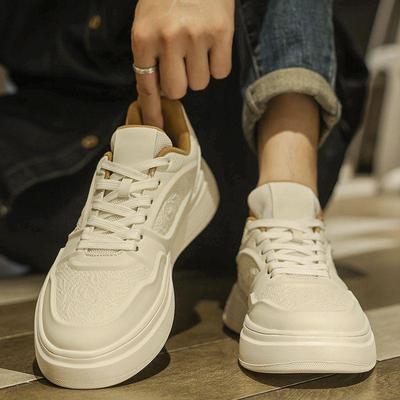 Herren 2025 Herbst Weiße Board-Schuhe: Atmungsaktiv, Trendig, Vielseitig, Low-Top, Dicke Sohle, Höhenvergrößernd, Koreanischer Stil, Leder-Fashion-Sneakers.