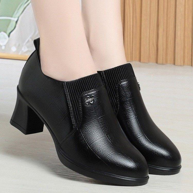 Soft leather mother thick heel leather shoes burgundy deep mouth single shoes 2025 autumn new fashion women's leather shoes middle-aged women's shoes