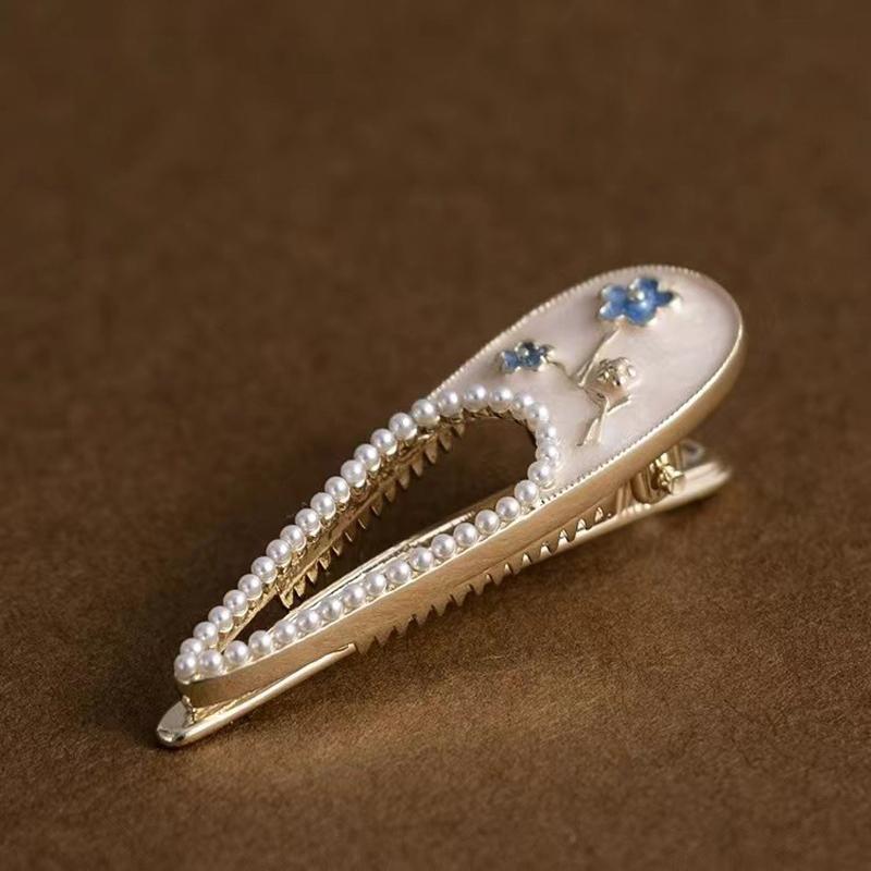 Beautiful Floral Hair Clips for Woman Gold Color Hollow Hairpin Pearl Ornament Duckbill Clip Sweet Woman's Hair Accessories Gift