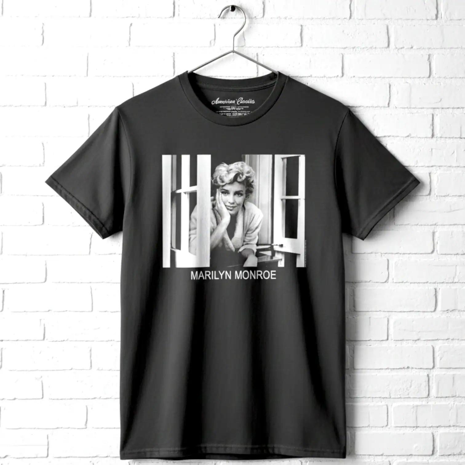 Marilyn Monroe from the Window Men s T Shirt XXL