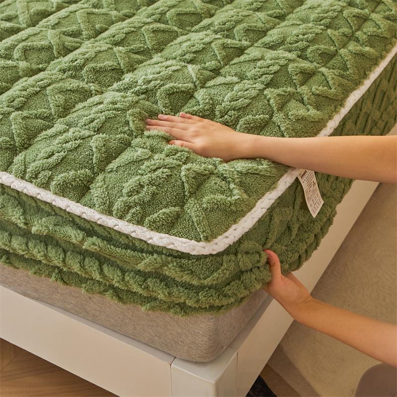 High Quality Thickened Bed Mattress Cover Queen Size Quilted Taffeta Fleece Fitted Sheet with Pillowcase Single Double Bed Cover