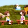 1Sada Sweet Couple Diy Miniaturní figurka Garden Deco Seat Micro Landscape