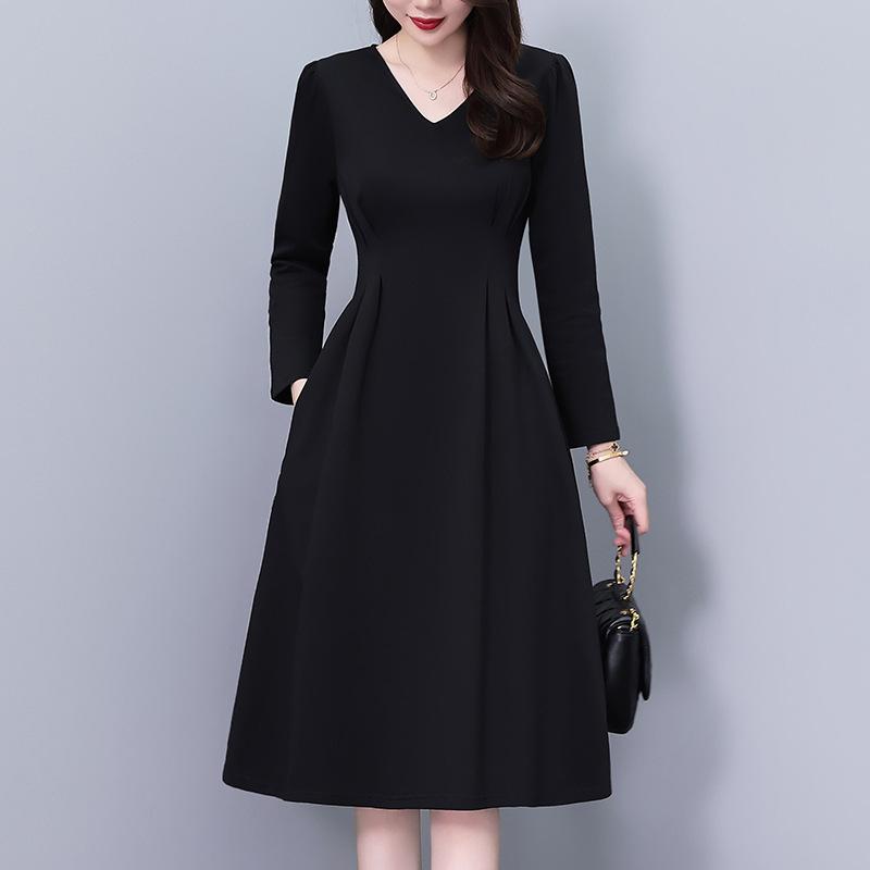 Elegant Black V-Neck Plus-Size Long-Sleeve Dress for Spring and Autumn