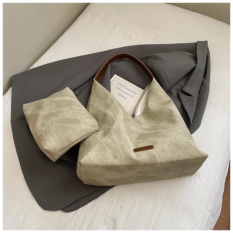 

Korean large-capacity lazy tote bag women s 2025 new casual fashion shoulder bag retro commuter armpit bag хакі