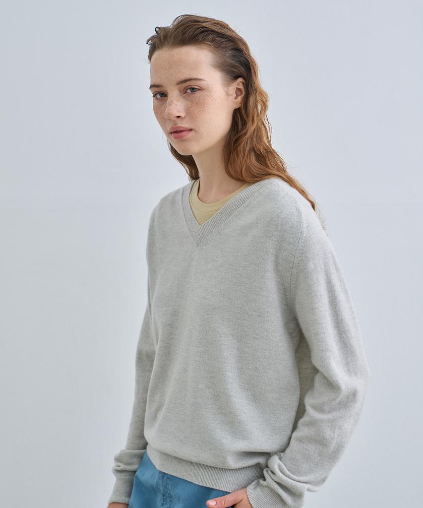 JEONGGAM STUDIOS Soft V-Neck Knit_2 Color
