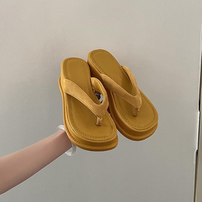 Temperament Thick-soled Foot-pinching Flip-flops Shoes Women's Shoes Wear Summer New Retro Fashion Casual Foot-pinching Cool Slippers