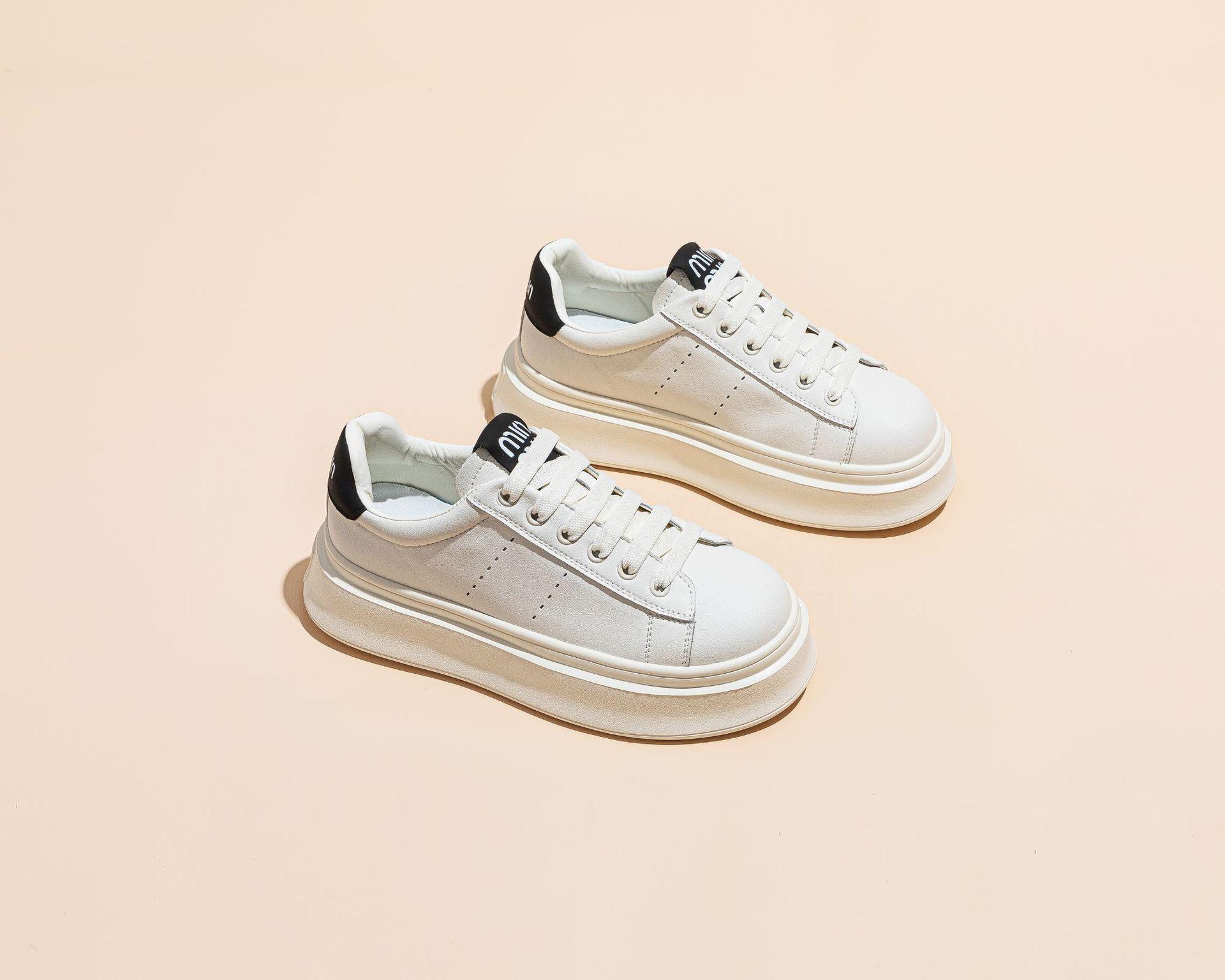 

Thick-soled round-headed little white shoes for women s 2025 spring new models, light-weight board shoes, muffin, sports and leisure shoes, all-match 35