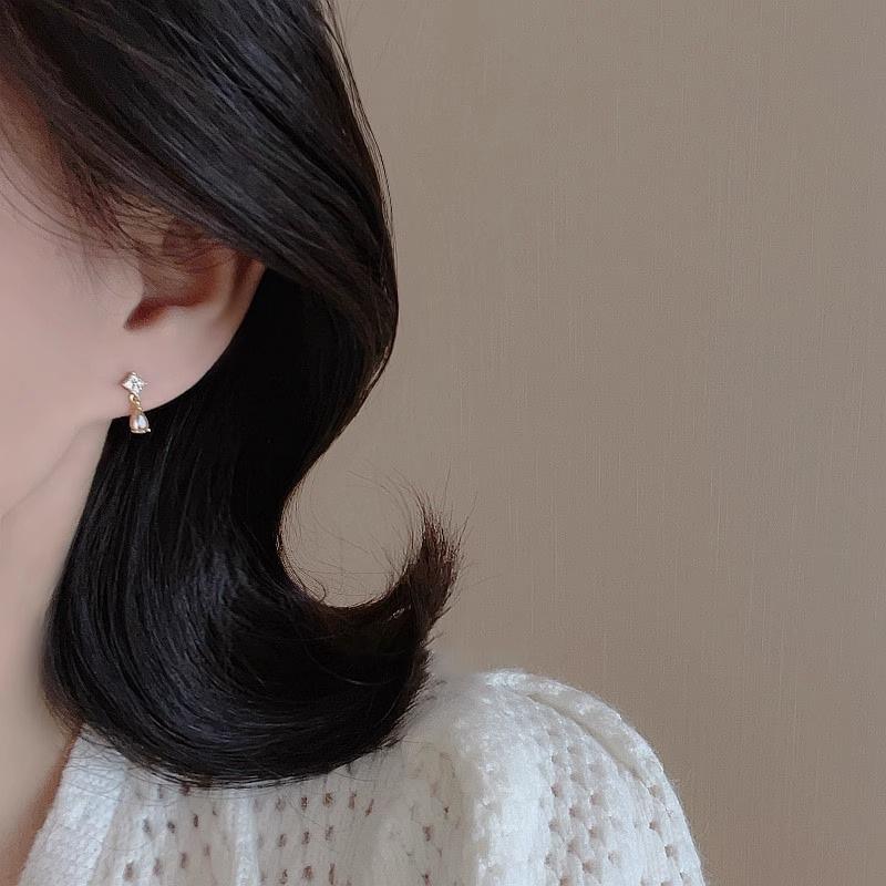 Sweet Champagne Zirconia Studs Female Niche High-level Sense of One Hundred Exquisite and Light Luxury Earrings Studs Office Versatile Daily Wear