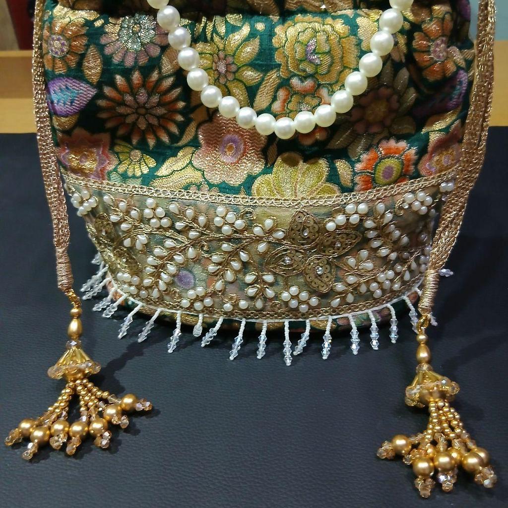 Used [Good condition] Indian embroidery drawstring bag potli bag