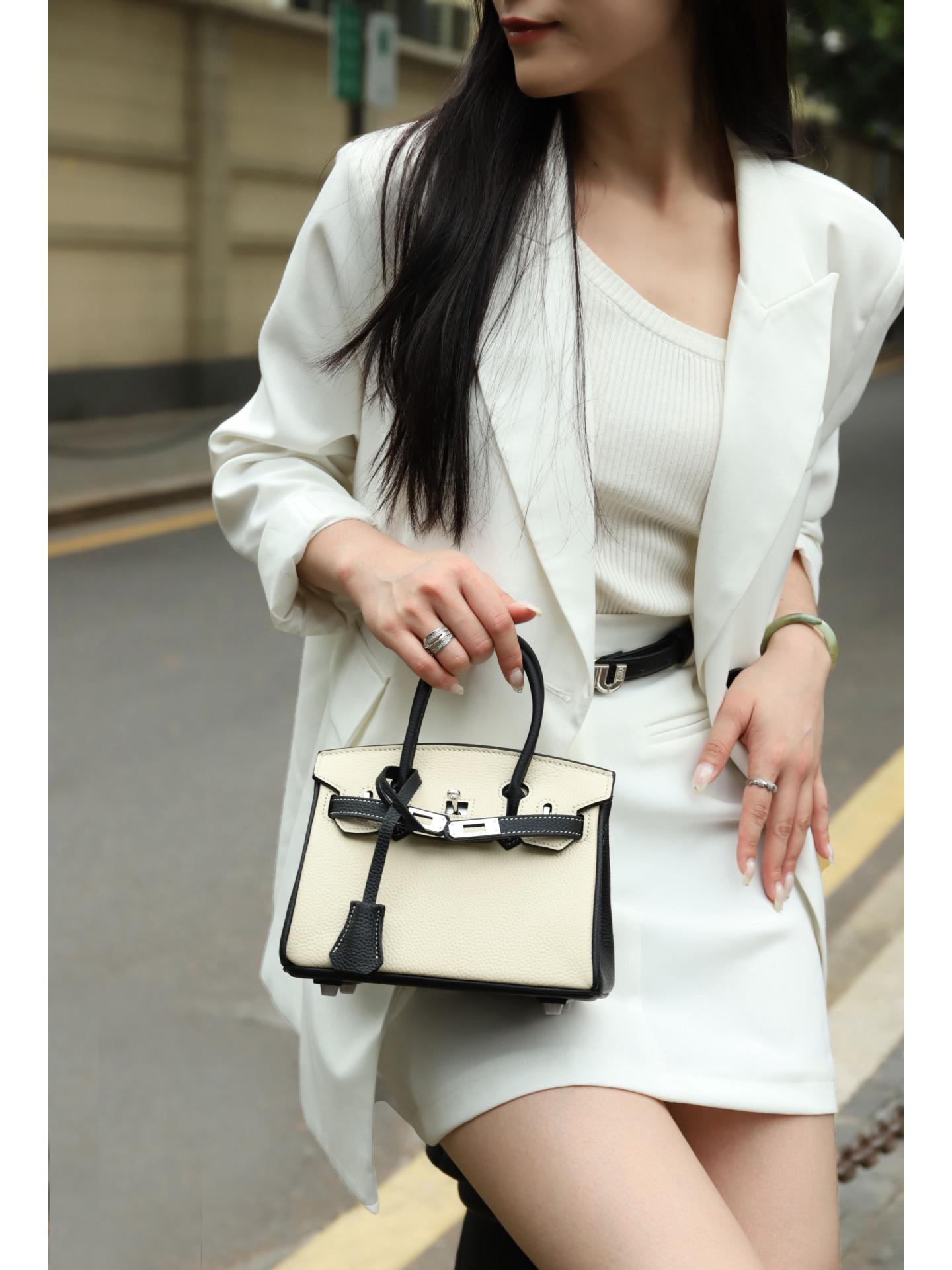 

Кожаная сумка-тоут с платиновой пряжкой - Натуральная кожа, Большой объем, Color Block, Повседневная универсальная женская сумка через плечо и кросс-боди. 20cm x 10cm x 17cm чёрный