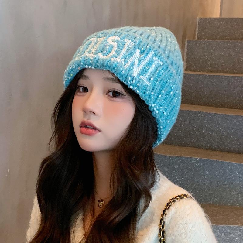 Damen Wintermütze mit Ohrenschützer, warm, dick, mit Stickerei, Buchstaben, Strickmütze, süße süße Mütze