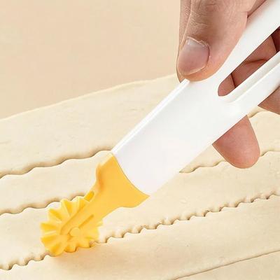 Manual Pie Crust and Dough Cutter Perfect Edge of Pastry Wheel Multi-functional Kitchen Gadget for Baking Pizza Tools