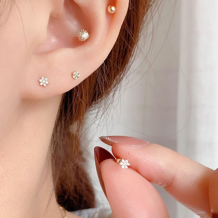 Small Flower Diamond Inlaid Earrings with Threaded Buckle – Versatile Ear Studs for a Sweet, High-End Look