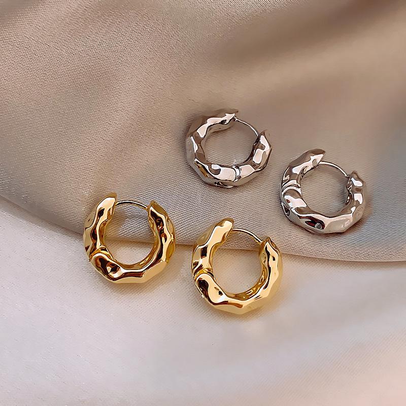 

Elegant Gold Metal Hoop Ear Cuffs - High-End Niche Design золотой