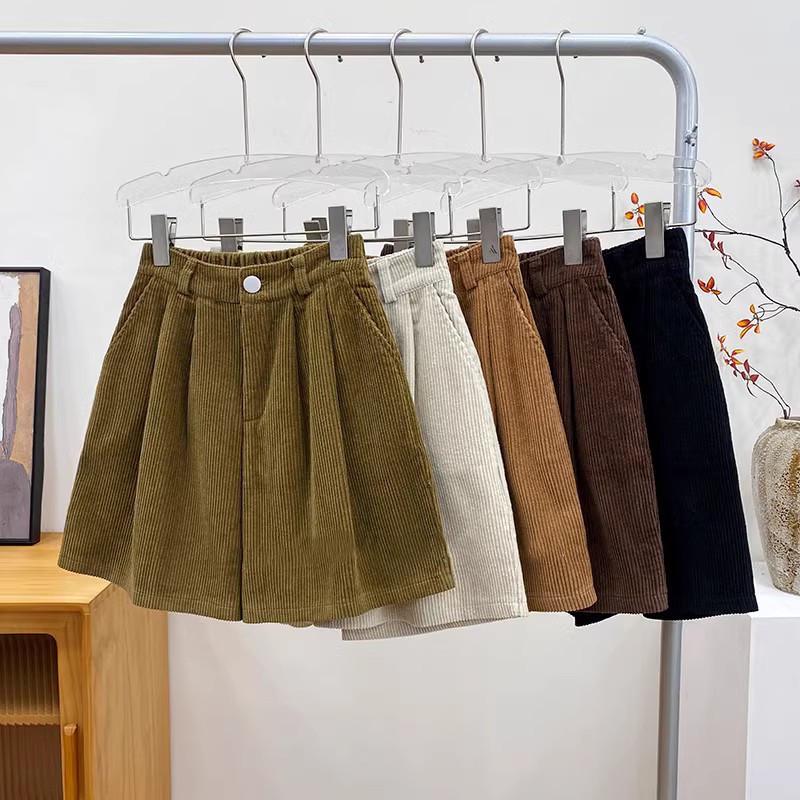 Japanese Retro Corduroy Wide-Leg Women's Shorts - Autumn/Winter 2026 Versatile Elegant Style
