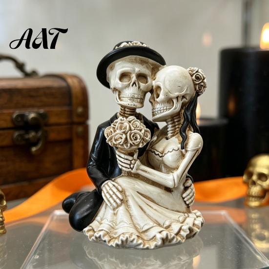 Unique Commemorative Wedding Gifts Gothic Skeleton Couple Figurine, Spooky Resin Halloween Skull Lover Statue, Day of Engagement Gift The Dead