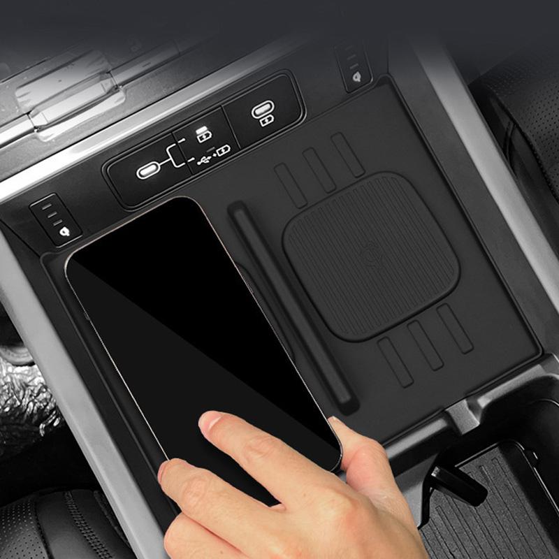 For Hyundai Santa Fe 2025 Wireless Charging Pad Auto Interior Accessories Car Phone Non-slip Charger Mat Silicone Protective Pad