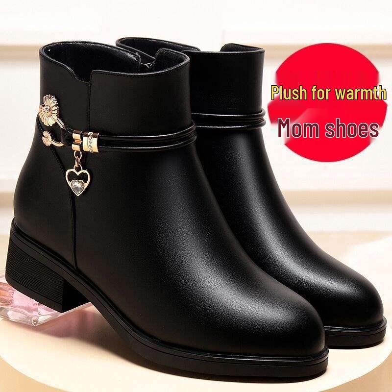 Mom's Soft Leather Cotton Shoes: Cozy Velvet-Lined Winter Boots for Women, Ideal for Middle-Aged and Elderly.