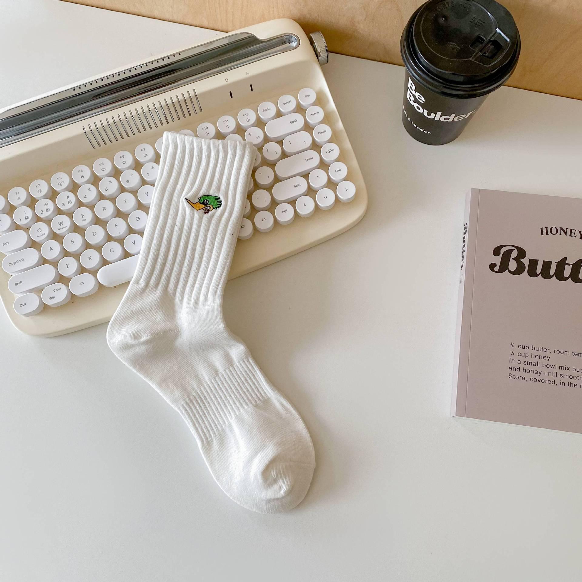 

Модные мужские вышитые хлопковые носки — впитывают пот, дезодорируют и подходят для уличного спорта; Идеально подходит для пар.