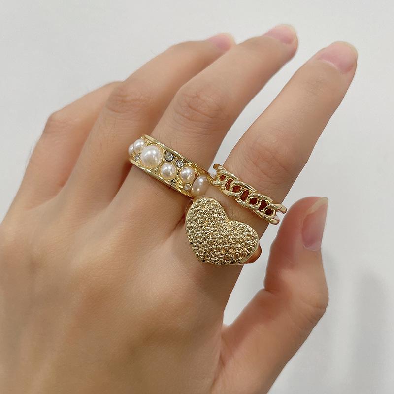 

Kenjie Gold-Plated Pearl Inlaid Autumn/Winter Ring Set for Women - European & American Textured Band